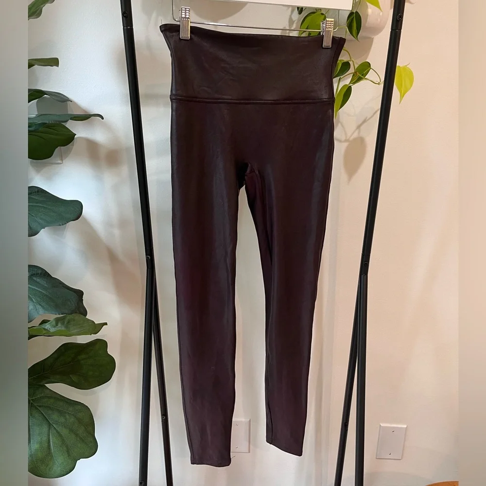 Spanx Faux Leather Leggings Brown Size M Mid Rise Coated Shaping 27" Inseam - Picture 5 of 6